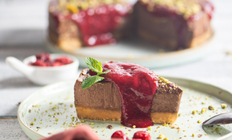 christmas-cheesecake-chocolate-philadelphia-raspberry sauce 2